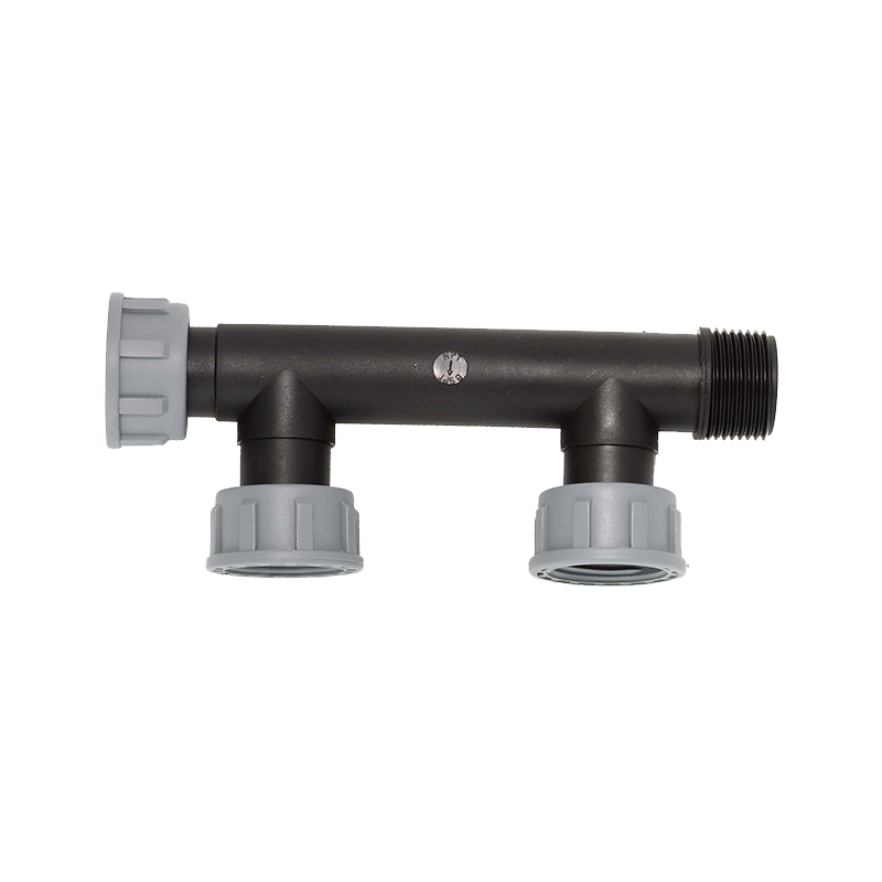 Female swivel manifold fitting for irrigation systems