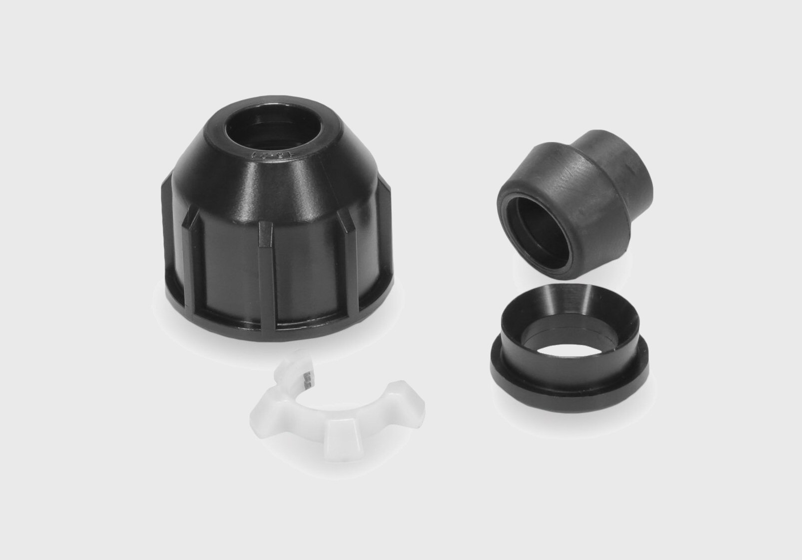 Universal kit to connect PE pipe